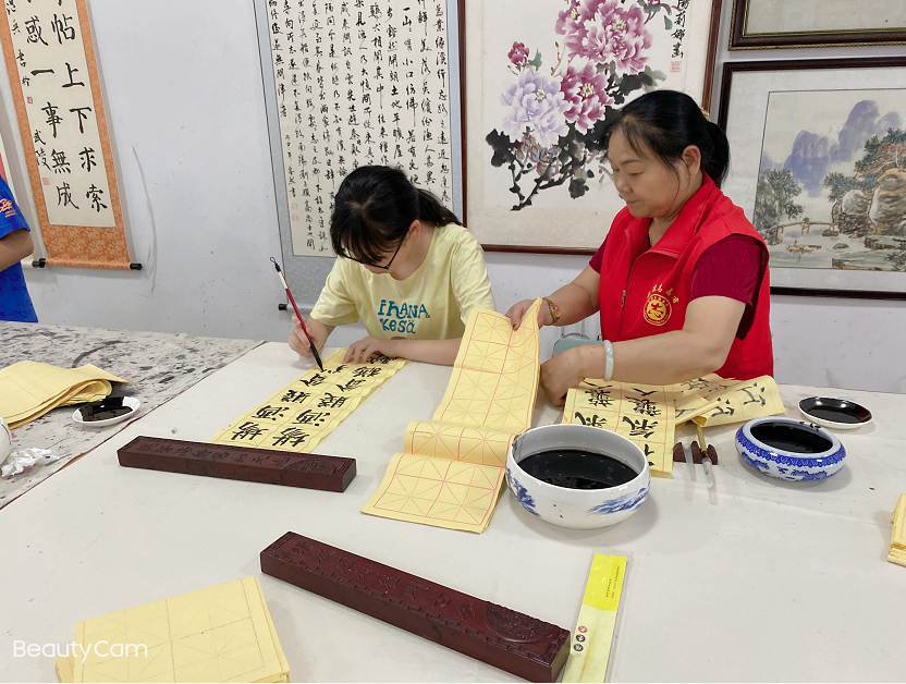 新时代文明实践耀武陵 永安街道甘露寺社区  暑期书画培训班