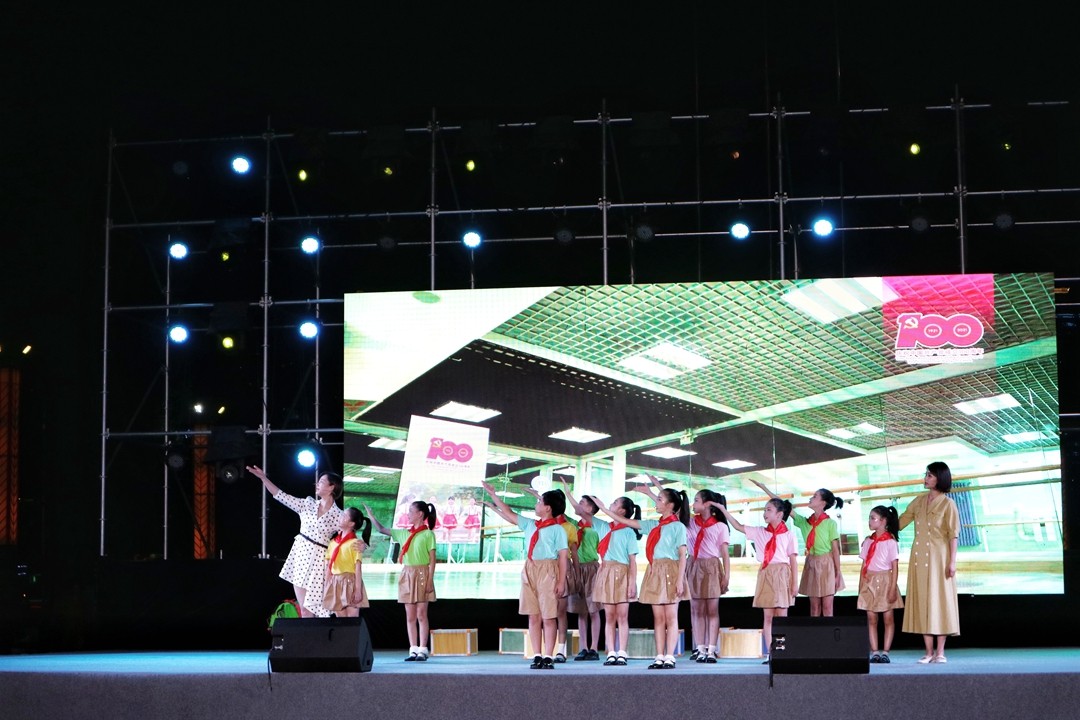 金丹实验学校在2021年常德市“百团大赛”总决赛中出演原创音乐情景剧