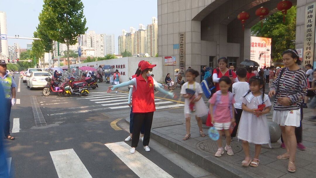 我为群众办实事 白马湖街道：保障学生安全“最后一公里”
