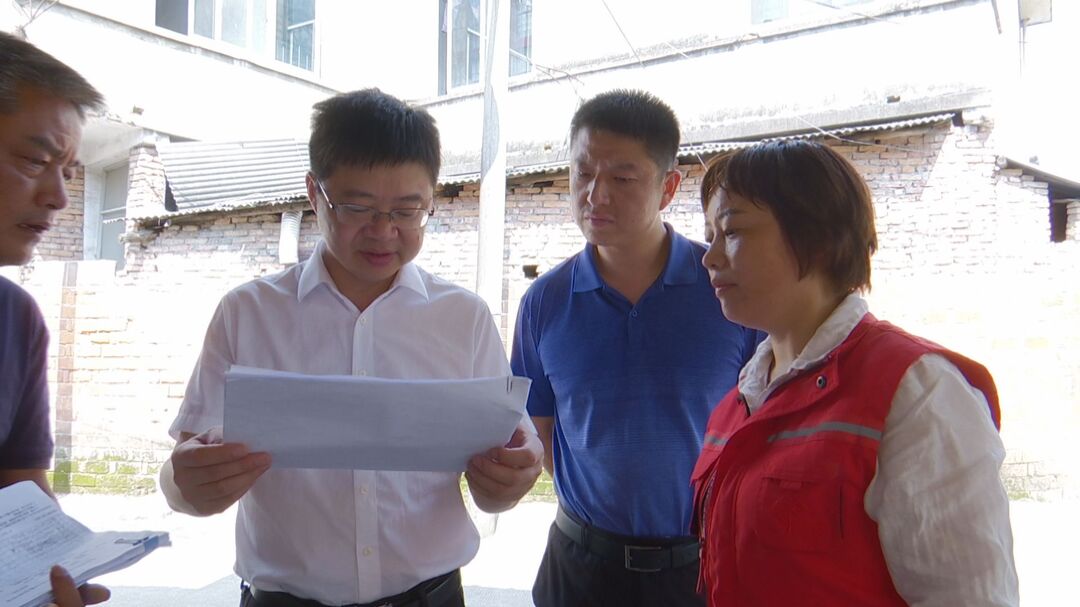 在河洑镇南湖社区,三星垱社区,邓华志查阅了相