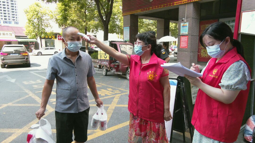 芙蓉街道：党员群众齐发力 疫情防控添活力