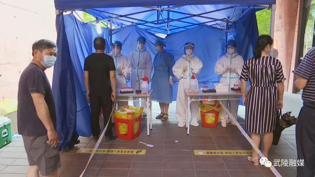 大学生志愿者：助力疫情防控 贡献青春力量