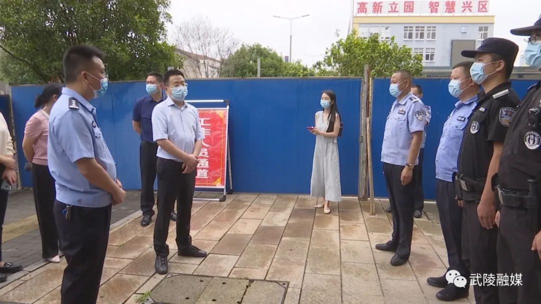 邓慈陵督导网格化疫情防控等工作