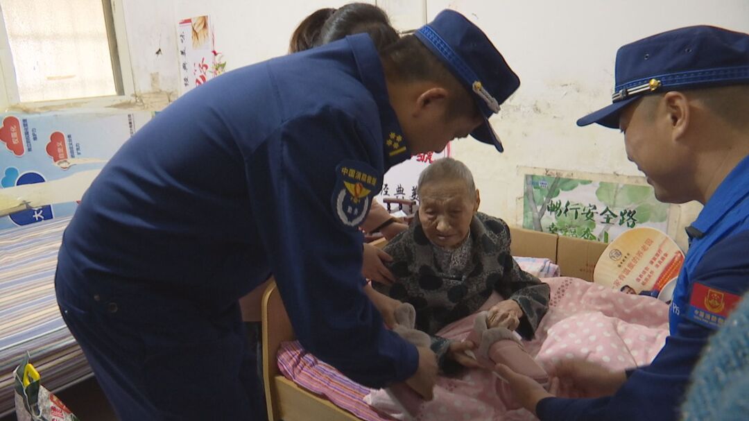 新时代文明实践耀武陵 体育东路社区开展爱心志愿服务活动