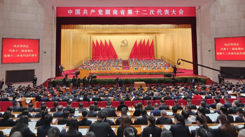 康少中、寻健出席省第十二次党代会，接受省级媒体采访