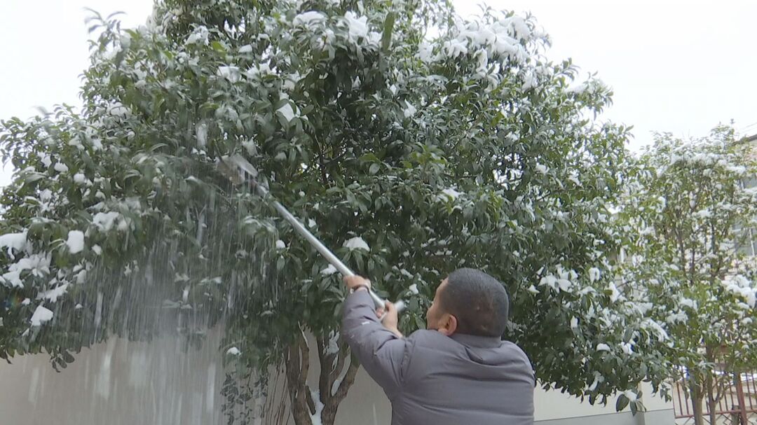 丹洲乡开展扫雪除冰为民办实事活动