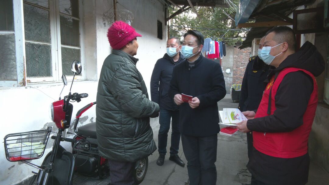 穿紫河街道开展冬季“敲门行动” 保障辖区居民安全