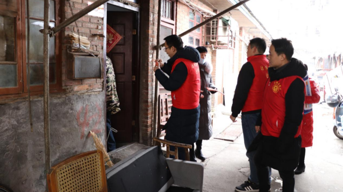 白马湖街道：“敲门行动”及时为居民消除安全隐患