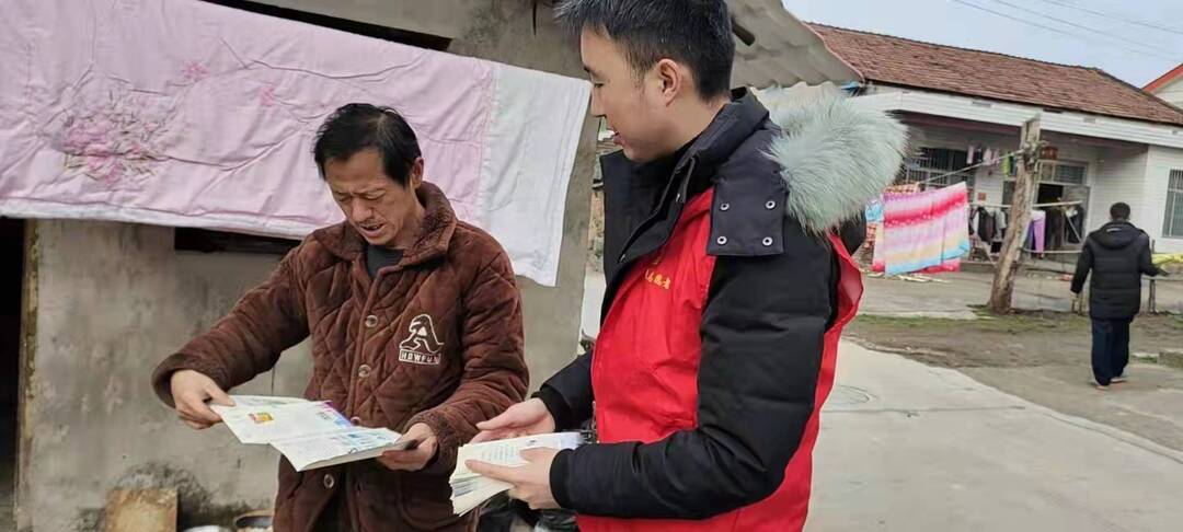 丹洲乡“敲门入户”打更模式敲响 冬季防火安全警钟