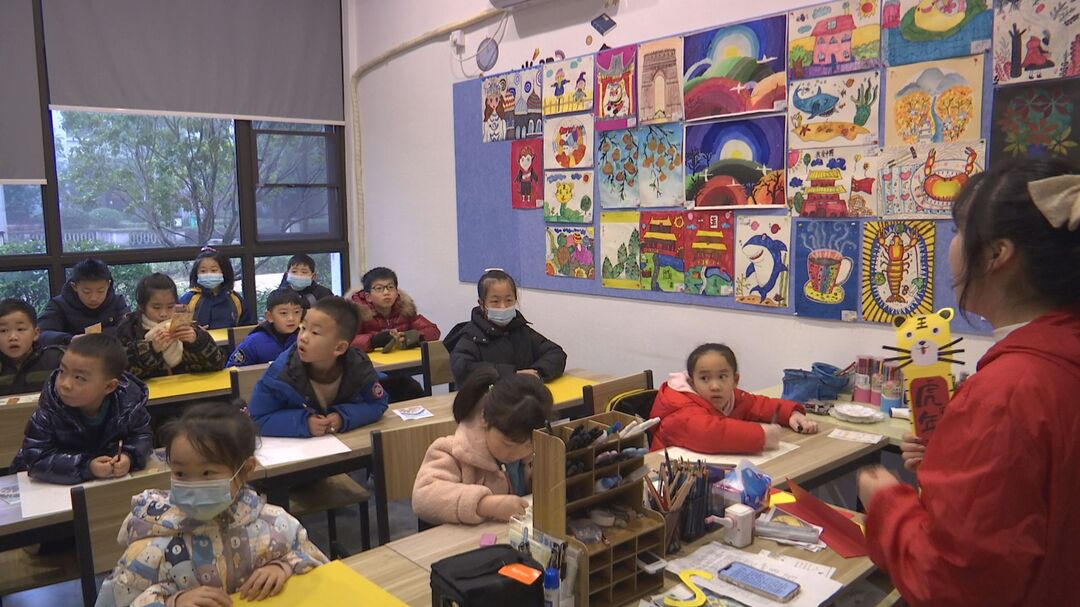 南坪街道举办“金菠萝”童绘课堂
