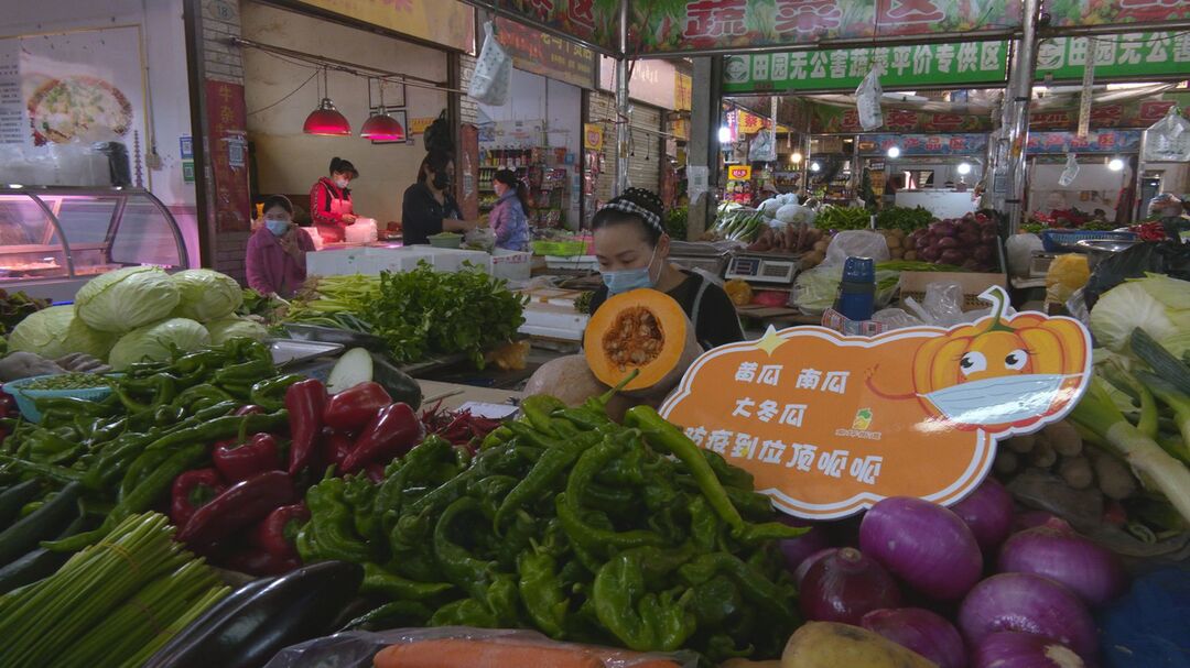 南坪街道：防疫标语接地气 郎朗上口容易记