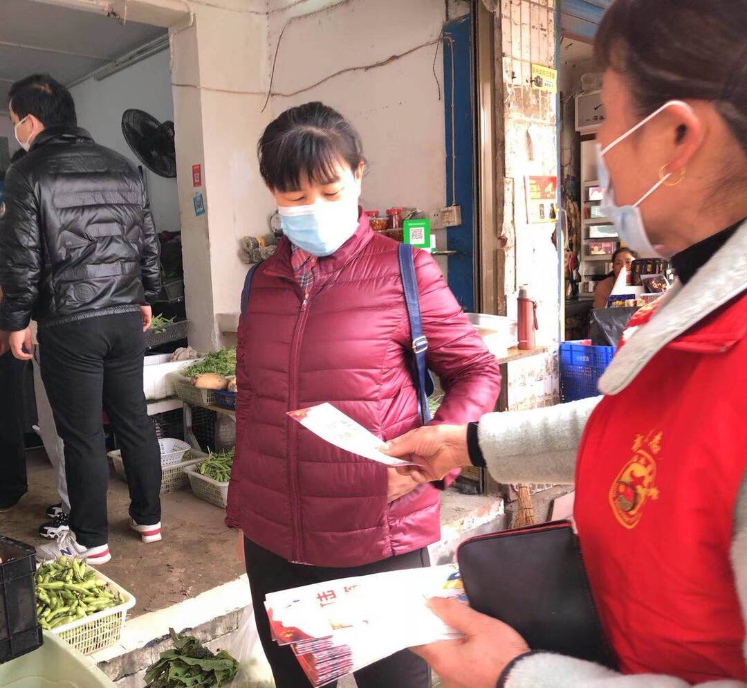 新时代文明实践耀武陵：穿紫河街道长胜桥社区爱邻志愿服务队开展严厉打击非法集资宣传