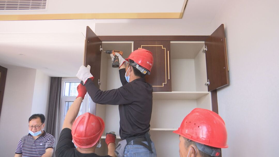 永安街道依法拆除小区违章建筑