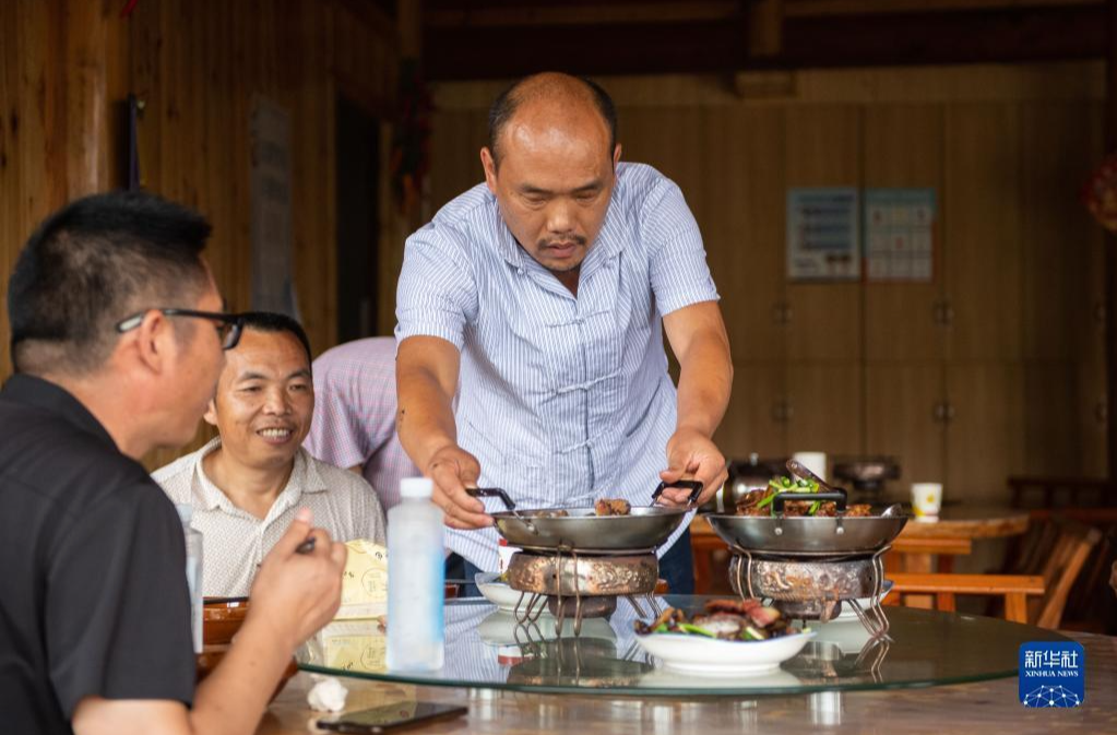 沿着总书记的足迹·湖南篇：百舸争流竞湖湘