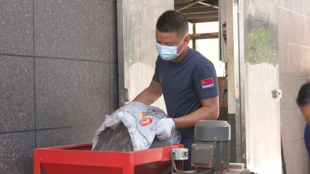 油菜丰收 农户榨油忙