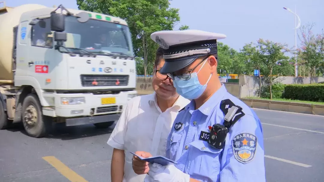 武陵区开展工程运输车集中整治行动