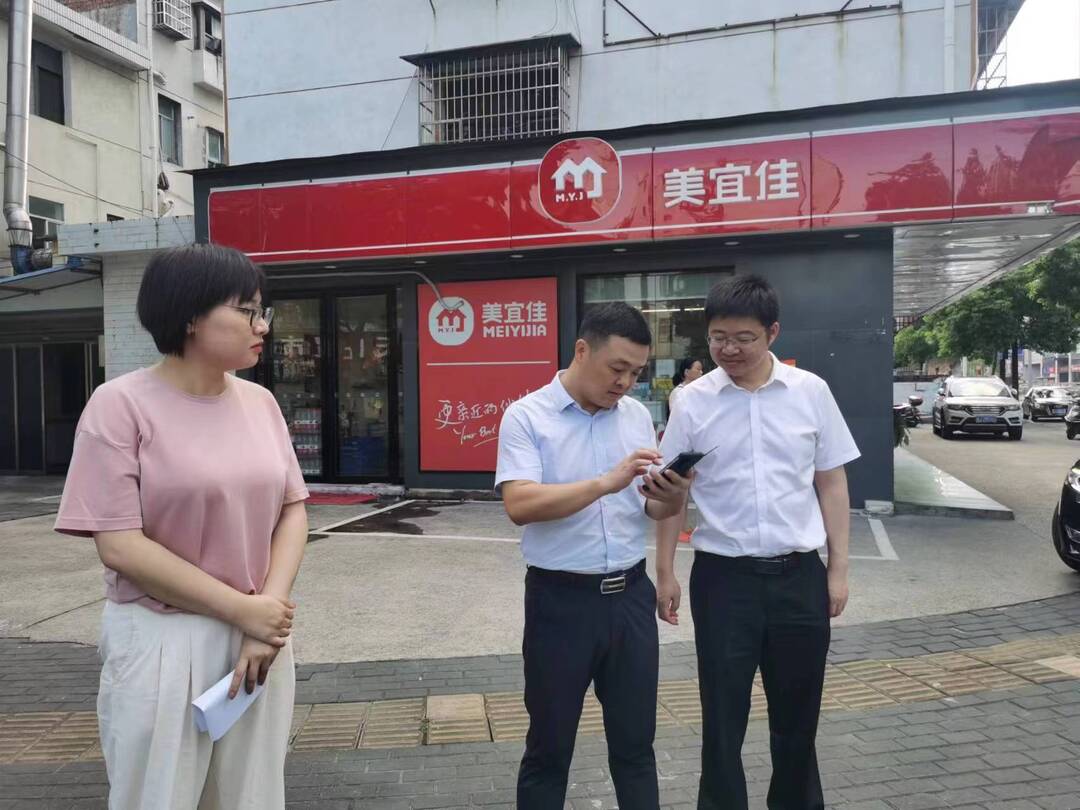 邓华志现场指导我区“清廉是福”公益宣传工作