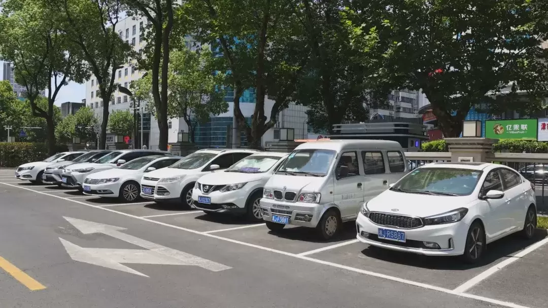 文明常德 爱在武陵 市直机关停车场节假日免费开放 缓解“停车难”问题