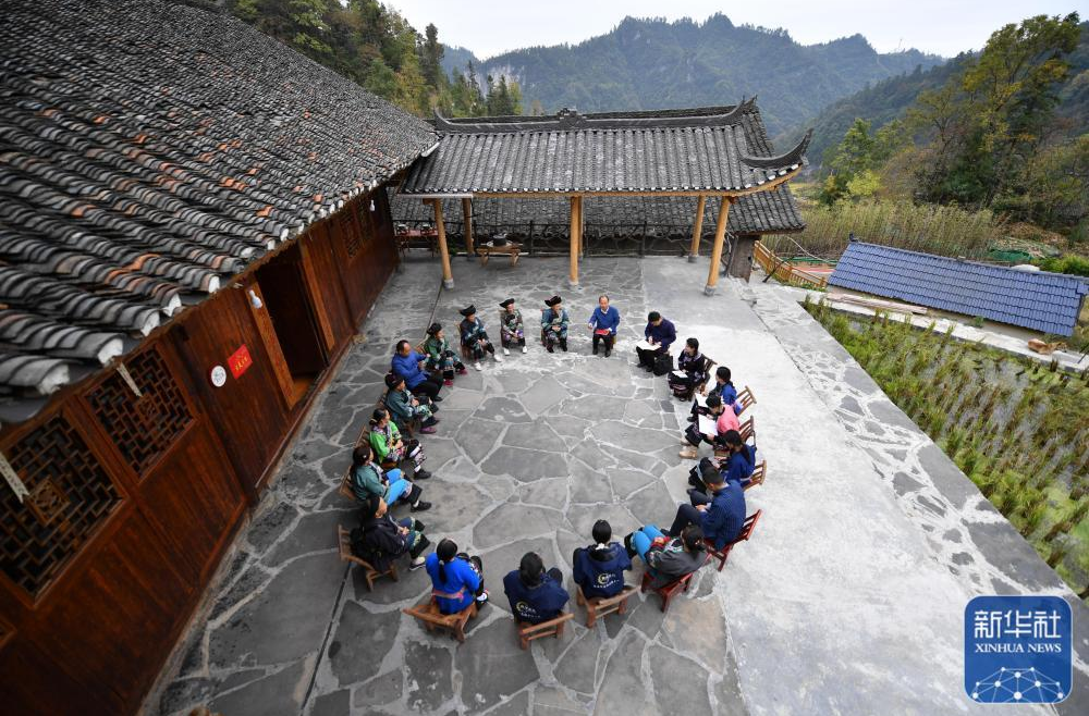 新时代新征程新伟业丨“不管多偏远的地方，都不会被落下”——十八洞村里宣讲二十大精神的“院坝会”