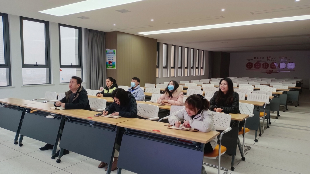 中建育英小学开展通讯员培训会