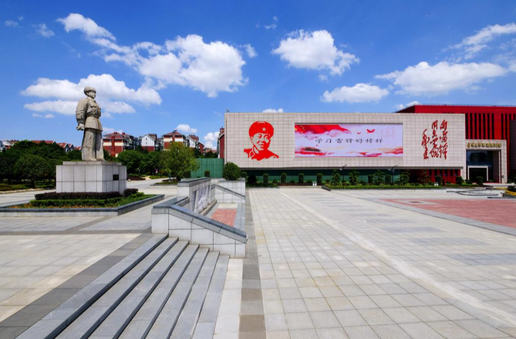 【“锋”一样的少年】在这座城市，总会转角遇见你