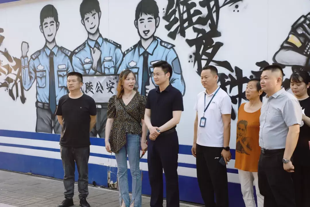 武陵区举办“爱在武陵·寻味后街”消费集市暨大学生艺术快闪之夜活动
