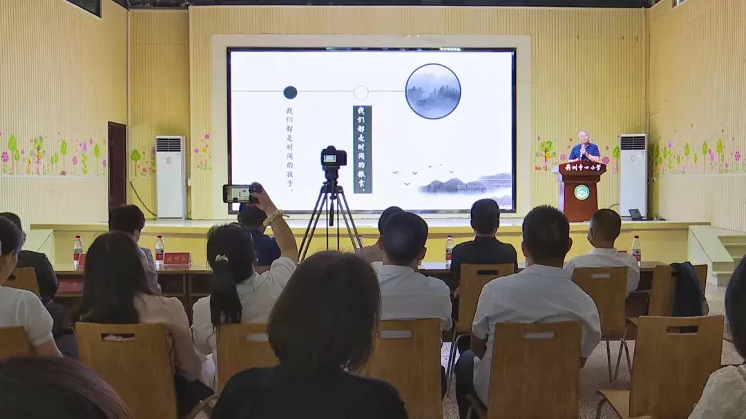 常德“书香飘满稼穑园”耕读文化进校园暨2023年第一次社科大讲堂活动走进武陵区