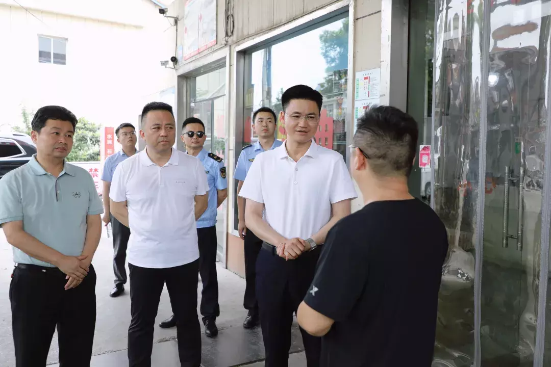 寻健开展生态环保、安全生产督导和“三送三解三优”行动