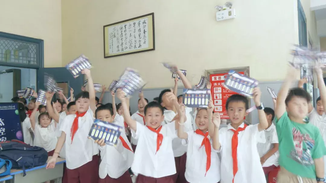 期末考变身太空遨游 北恒萌娃勇摘知识之星