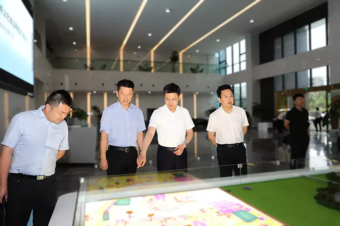 寻健调研园区建设发展工作