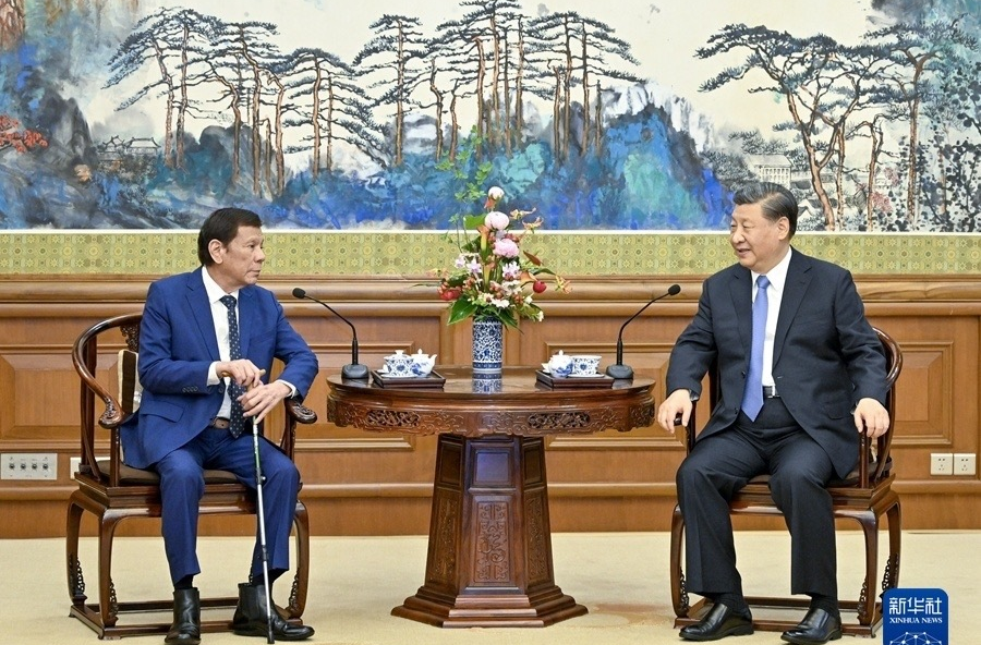 习近平会见菲律宾前总统杜特尔特