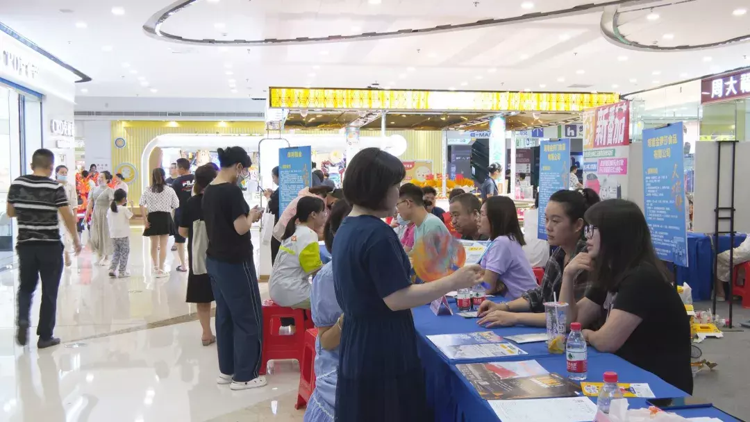15家企业进驻“招聘夜市”助力青年精准就业