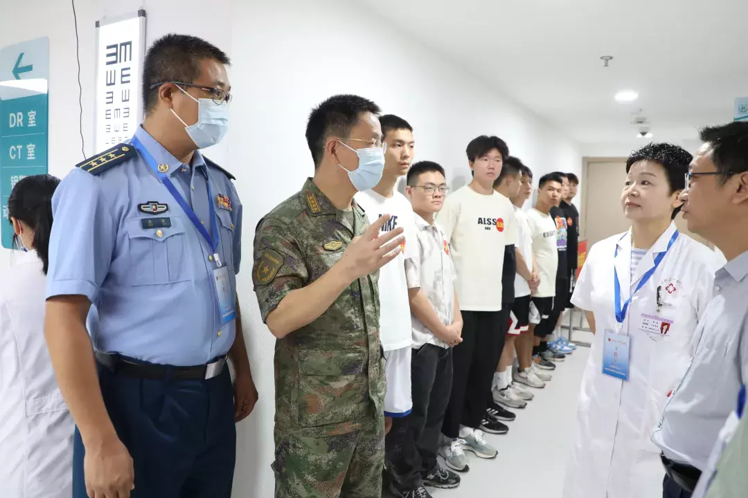 周林平来武陵区检查指导下半年征兵体检工作