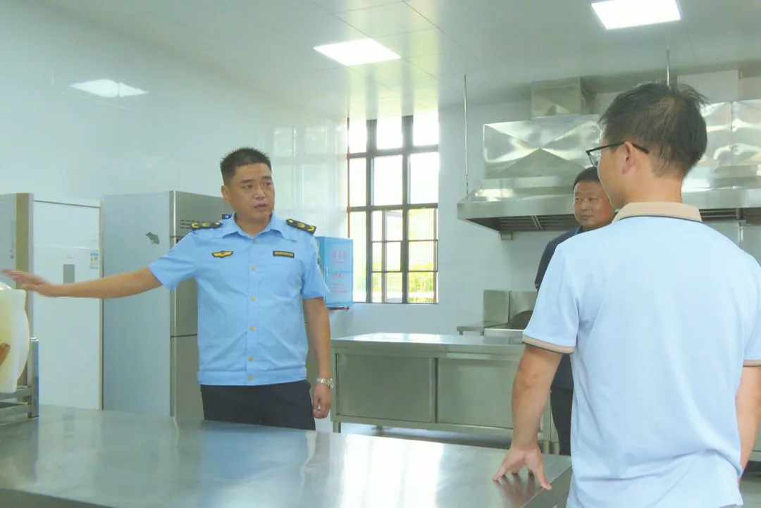 护航开学季 武陵区市场监督管理局严把校园食品安全关