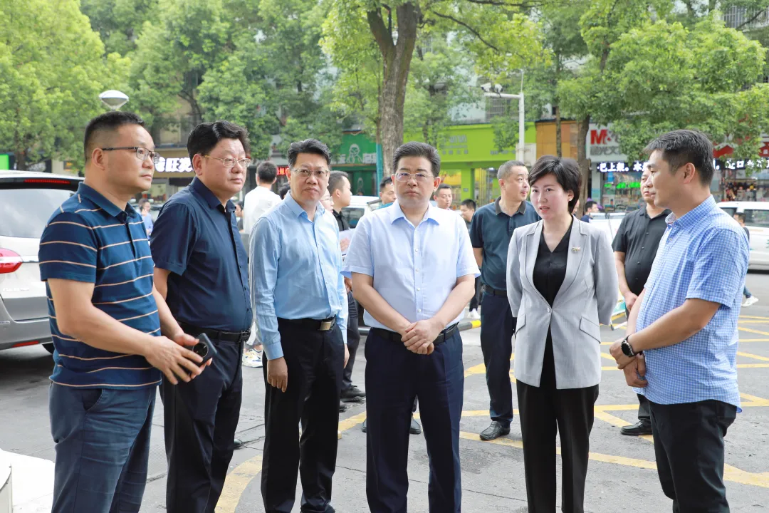 （创建为民 创建惠民 创建靠民） 康少中督导巩固卫生城市工作