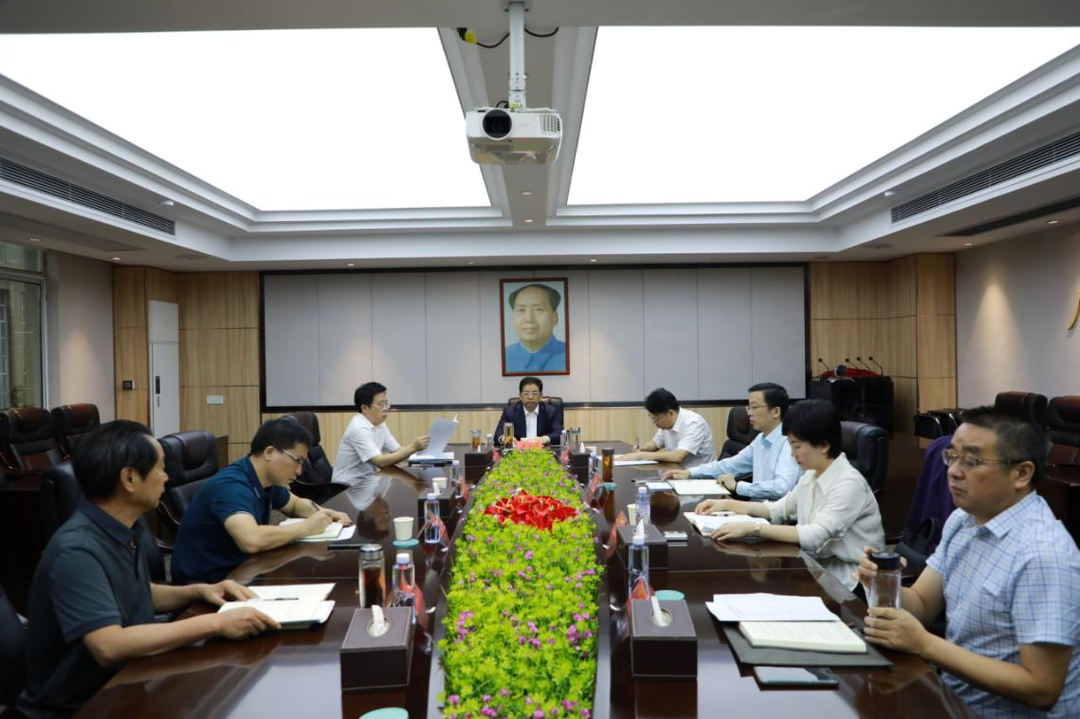 （学思想 强党性 重实践 建新功） 武陵区学习贯彻习近平新时代中国特色社会主义思想主题教育读书班进行分组讨论