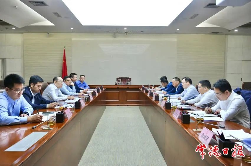 【创新突破 产业突围】周振宇会见中联重科董事长詹纯新一行：深化战略合作 实现互利共赢