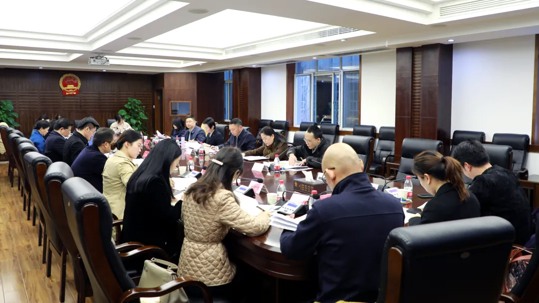 杨成英来武陵区就《市政府工作报告》广泛征求意见