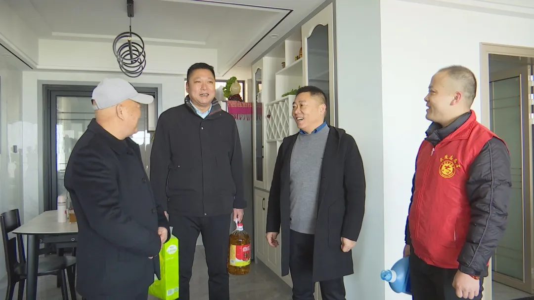 竹根潭社区党总支联合非公企业团支部开展主题党日活动