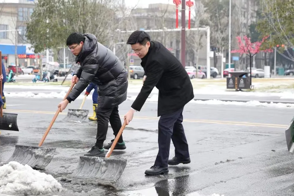 寻健督导检查低温雨雪冰冻天气防范应对工作