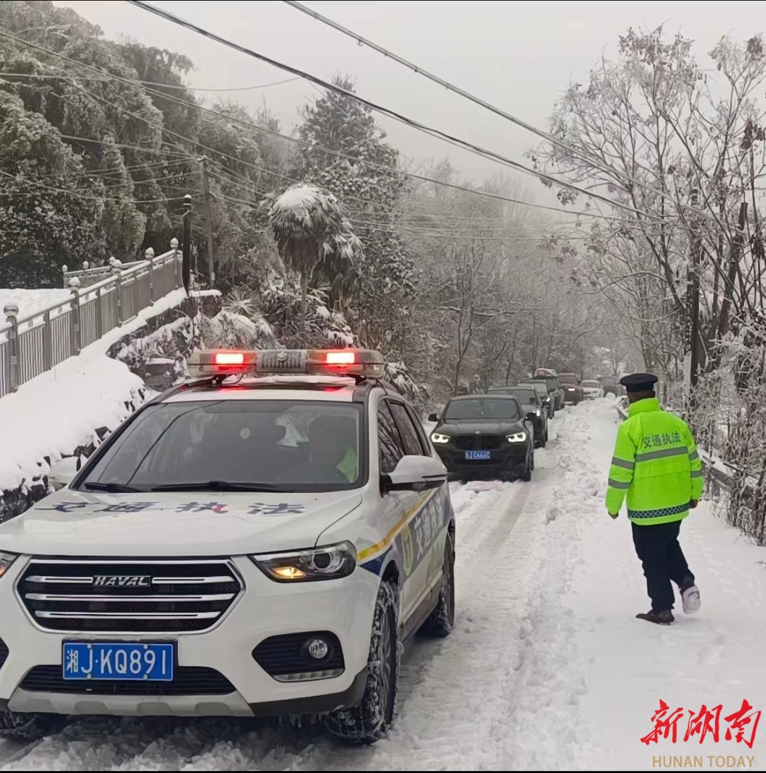迎着冰雪毅行——看山区大县石门如何应对挑战保安全保畅通保民生