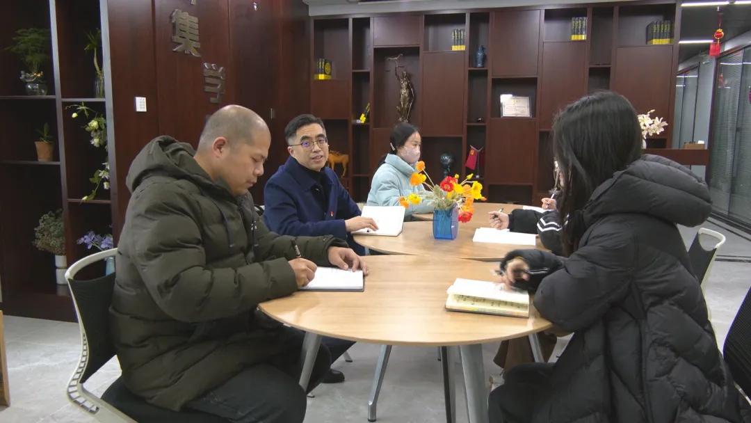 【代表委员风采】 武陵区人大代表 冯钟鸣：以高质量的议案建议助推法治武陵建设