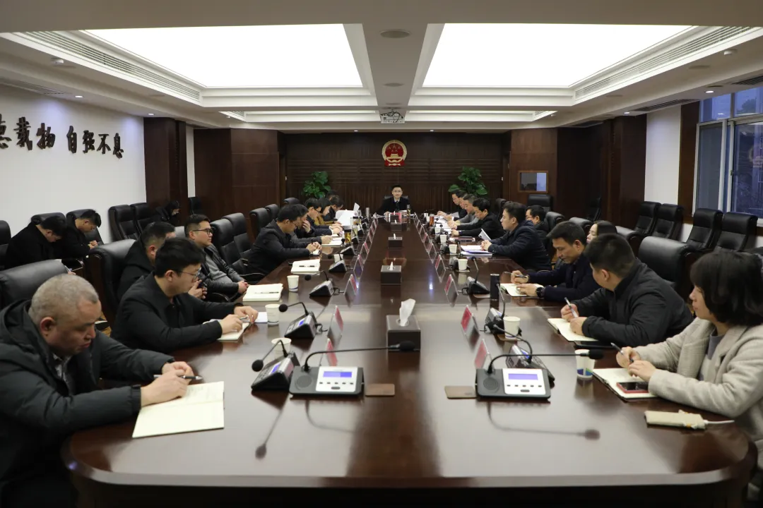 武陵区政府2024年党组理论学习中心组集中学习研讨会、区政府党组会召开