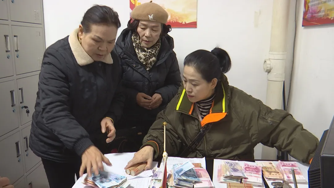 小区开出“幸福花” 居民领到“年终奖”