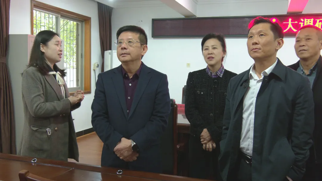 邹如龙来武陵区调研人大代表联络站建设情况