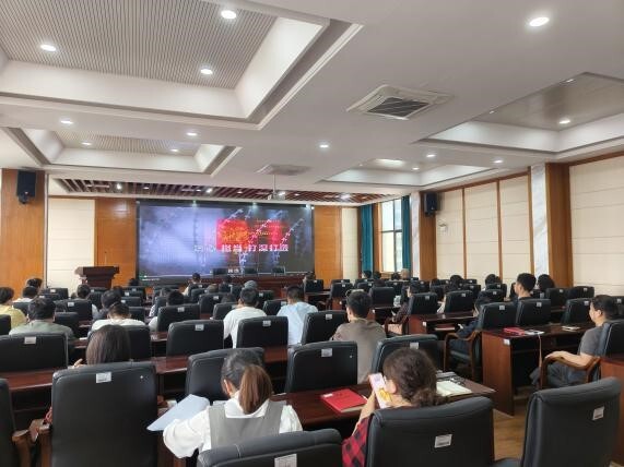 武陵区组织观看“擦亮利剑护花蕾”警示宣传教育片