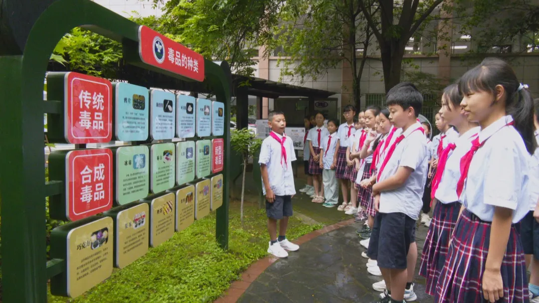 校内打造禁毒宣传阵地 筑牢青少年防毒“安全网”