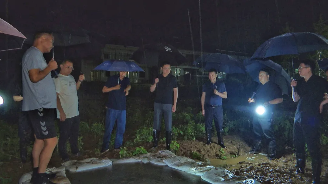 武陵区连夜处置翻沙鼓水险情
