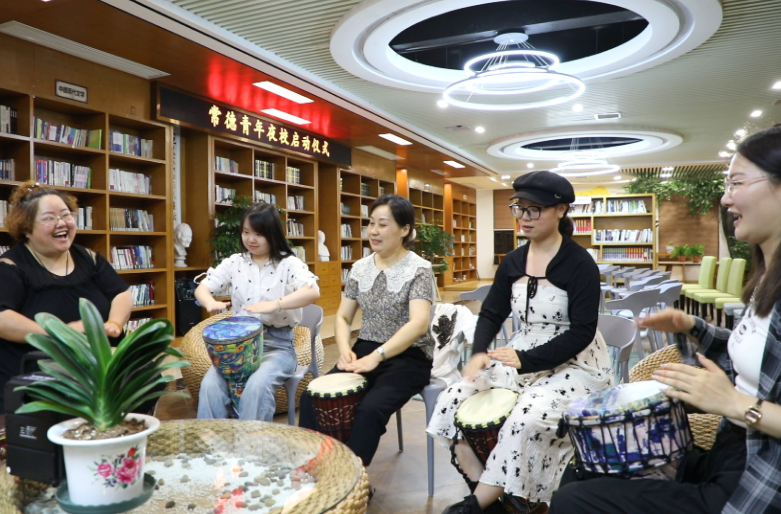 有“知”有味的夜校成“新宠”