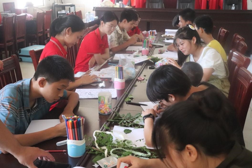 湖南文理学院“三下乡”：七彩课堂 点亮孩子多彩梦想